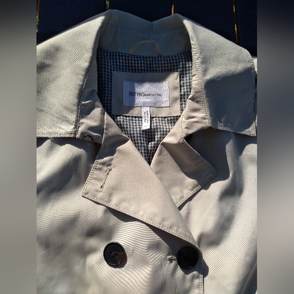 BCBGeneration Beige Double Breasted Jacket, Size Large, Fluttery Cuffs - Picture 5 of 15